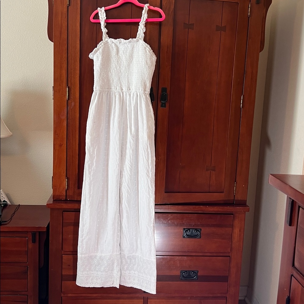 Jessica Simpson White Textured One Piece jumpsuit.  Lined with pockets.